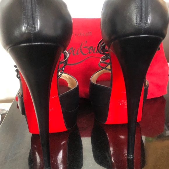 โก๏ธSaleโก๏ธ FIRM PRICE Christian Louboutin ๐ - Picture 6 of 6